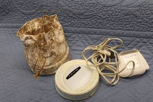 lot 284 image: Vintage Lady Schick Caprice Electric Shaver with Decorative Bag