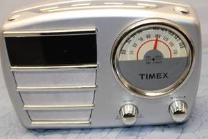 lot 285 image: Vintage Timex AMFM Alarm Clock Radio with Dual Alarm Features