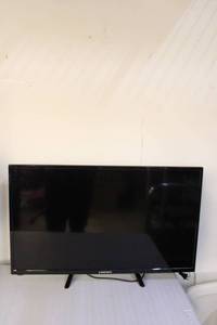 lot B-313 image: Element ELEFW328C 32 LED HDTV with Remote and Power Cable