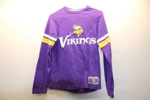 lot 320 image: Minnesota Vikings Long Sleeve T-Shirt in Purple with Vintage Graphics