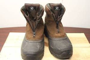 lot 361 image: Mens Size 11 Tamarack Waterproof Insulated Boots with Zip Closure