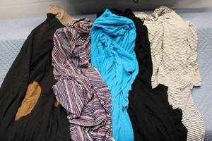 lot 363 image: Lot of 5 Womens Dresses and Cardigans in Various Styles