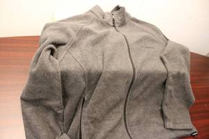 lot 366 image: Lot of 4 Assorted Mens Jackets and Shirts - Sizes L