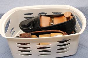 lot 368 image: Lot of 2 Pairs of Dockers Leather Classic Loafers with Shoe Trees