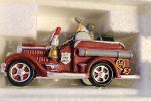 lot 69 image: Assorted Home Decor and Seasonal Items Collection