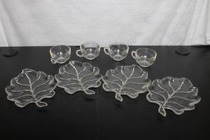lot 381 image: Set of 4 Leaf-Shaped Glass Plates with 4 Matching Cups