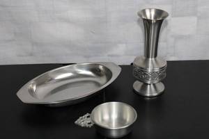 lot 385 image: Set of 3 Stainless Steel Serving Pieces - Includes Bowl, Gravy Boat, and Vase