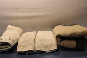 lot 396 image: Set of 6 Assorted Bath Towels in Beige and Gray