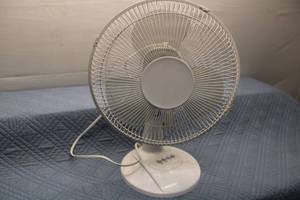 lot 399 image: Used Table Fan with Adjustable Speeds and Tilt Head