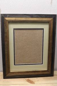 lot 409 image: Vintage Picture Frame with Multi-Layered Matting