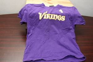 lot 410 image: Minnesota Vikings Kids Pajama Set - Purple Pajama Top and Fleece Pants - Size Large