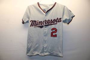 lot 413 image: Minnesota Twins Youth Jersey - Span #2