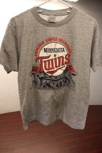 lot 422 image: Vintage Minnesota Twins 1987 World Series Champions T-Shirt - Size Large