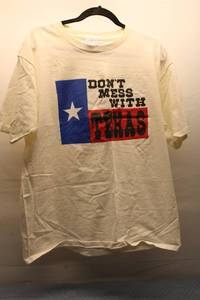 lot 452 image: Vintage Dont Mess with Texas T-Shirt - AllSport Brand, 100% Cotton, Size L
