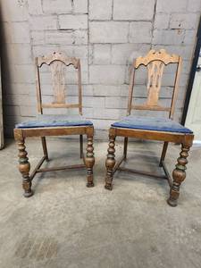 lot 6 image: Set of 2 Vintage Wooden Chairs with Blue Upholstered Seats