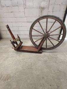 lot 10 image: Antique Wooden Spinning Wheel with Floral Design