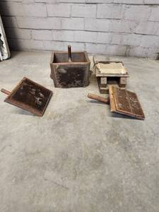 lot 11 image: Collection of Vintage Wooden SewingTools