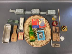 lot 148 image: Vintage Collectible Assortment Lot