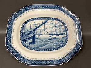 lot 150 image: Porcelain Platter - LoadUnload Cargoes by Westerners Port of Yokohama by Gountei Sadahide
