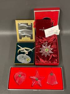 lot 160 image: Waterford & Fostoria Lead Crystal Christmas Ornament Collection Lot