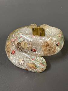 lot 163 image: 80s Vintage Inlaid Shells Resin Cuff Bracelet Hinged Beach Style Accessory