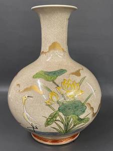 lot 175 image: Traditional Hand-Painted Japanese Satsuma Vase with Lotus and Crane Motifs