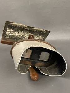 lot 177 image: Vintage Keystone Stereoscopic Viewer with Alhambra Photograph Card