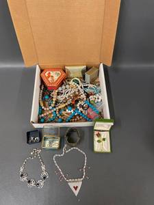 lot 181 image: Large Lot of Vintage Costume Jewelry Beaded Necklaces & Brooches Collection