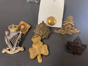lot 199 image: Collection of Military Badges Royal Artillery and Royal Irish Rangers Emblems