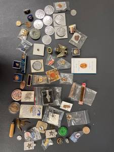 lot 310 image: Vintage Collection of Coins, Badges and Pins - Black River, Military, Political