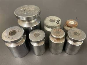 lot 311 image: Vintage Toledo Calibration Weights Set 5LB 2LB 1KG 500G Accurate Measures