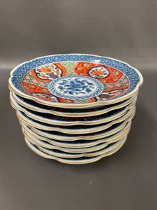 lot 319 image: Set of 8 Japanese Imari Porcelain Plates Traditional Handcrafted Design