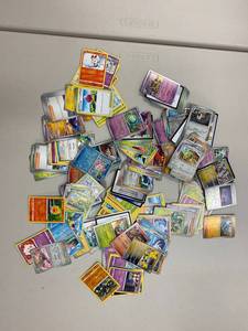 lot 340 image: Large Mixed Pokmon Card Lot Featuring Holo Rare Trainer Cards