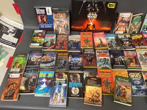 lot 352 image: Sci-Fi Fantasy Paperback Book Lot Star Wars, Doctor Who, Stargate