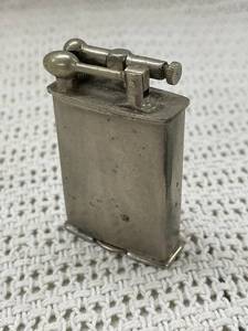lot 14 image: Vintage Clark Metal Lift-Arm Table Lighter Antique Collectible