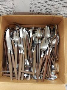 lot 62 image: 90 Pieces Ecko Eterna Japan Vintage MCM Stainless Flatware