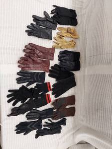 lot 76 image: Diverse Collection of 13 Vintage and Modern Leather Wool Gloves Lot