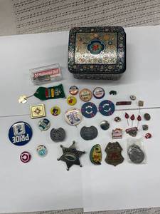lot 98 image: Vintage Collectible Pin & Badge Lot