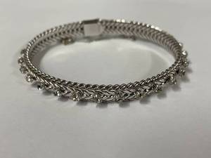 lot 109 image: Vintage Krementz Silver-Tone Rhinestone Bracelet Classic Elegance
