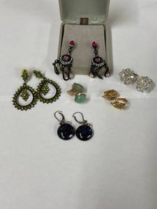 lot 121 image: Assorted Vintage and Modern Earrings Lot with Crystal & Metal Designs