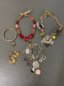 lot 125 image: Assorted Vintage Jewelry Set Beaded Necklace Charm Bracelet Earrings Statement Necklace