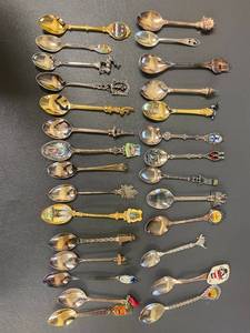 lot 127 image: 28 Collector Souvenir Spoons Lot Including Holland Pieces