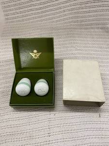 lot 210 image: Saudi Arabian Airlines Ceramic Collectible Salt and Pepper Shaker Set with Box