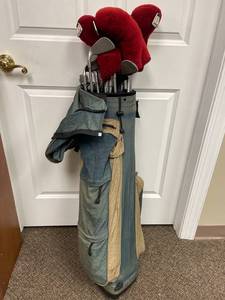 lot 225 image: Vintage Ping Eye 2 Golf Club Set with Irons and Woods in Classic Bag