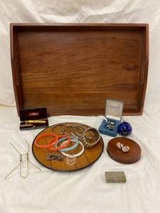 lot 254 image: Eclectic Vintage Jewelry, Gillette Razor, Wood Tray Collection Ensemble