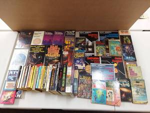 lot 268 image: Vintage Sci-Fi Book Collection - 40