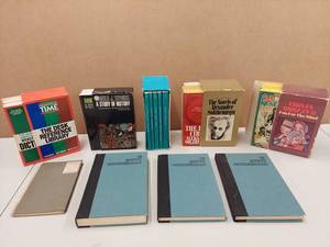 lot 274 image: Vintage Classics & Trivia Book Collection