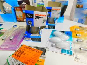 lot 07 image: Miscellaneous Light Bulbs, Etc.