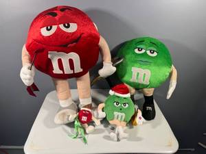 lot 10 image: Lot of 4 M&Ms Plush Toys - Holiday Edition