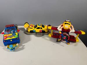 lot 11 image: Collection of 3 M&Ms Themed Vehicles and Figures